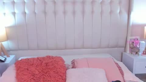 Lyn online show from February 11, 11:15 am