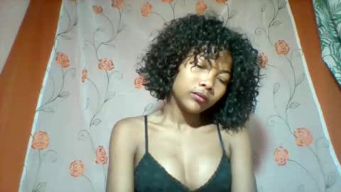 Snapshot of lyndah19 chatting on November 24, 6:46 am lyndah19 online show from November 24, 6:46 am