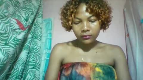 Snapshot of lyndah19 chatting on January 5, 6:33 pm lyndah19 online show from January 5, 6:33 pm