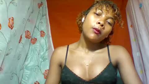 Snapshot of lyndah19 chatting on January 10, 9:30 pm lyndah19 online show from January 10, 9:30 pm