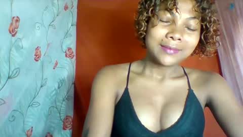 Snapshot of lyndah19 chatting on January 19, 9:35 am lyndah19 online show from January 19, 9:35 am