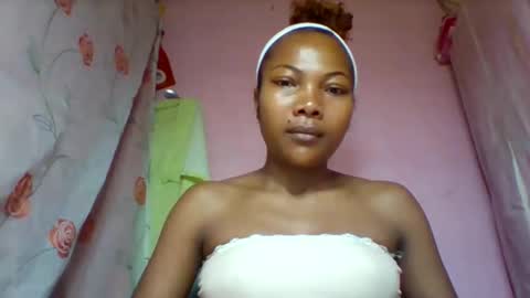 Snapshot of lyndah19 chatting on February 7, 2:21 pm lyndah19 online show from February 7, 2:21 pm