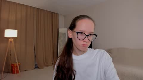 Sara online show from September 28, 4:01 pm