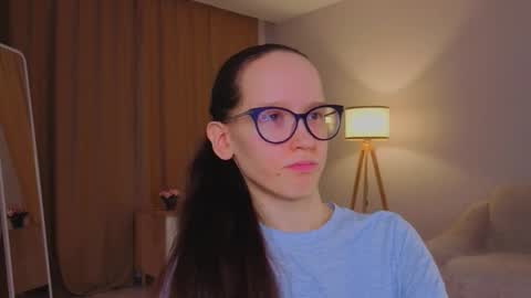 Snapshot of lynettebails chatting on March 3, 4:13 pm Sara online show from March 3, 4:13 pm