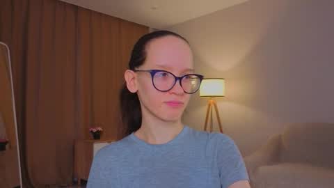 Snapshot of lynettebails chatting on March 5, 4:14 pm Sara online show from March 5, 4:14 pm