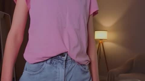 Snapshot of lynettebails chatting on March 7, 4:26 pm Sara online show from March 7, 4:26 pm