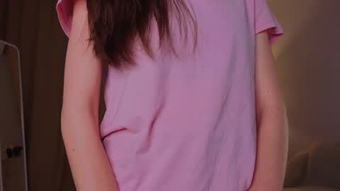 Snapshot of lynettebails chatting on March 8, 2:04 am Sara online show from March 8, 2:04 am