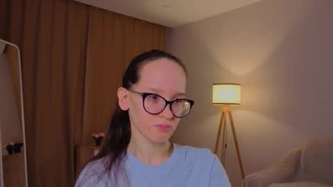 Snapshot of lynettebails chatting on March 8, 4:11 pm Sara online show from March 8, 4:11 pm