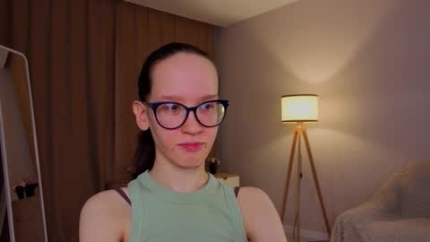 Snapshot of lynettebails chatting on March 10, 5:07 pm Sara online show from March 10, 5:07 pm