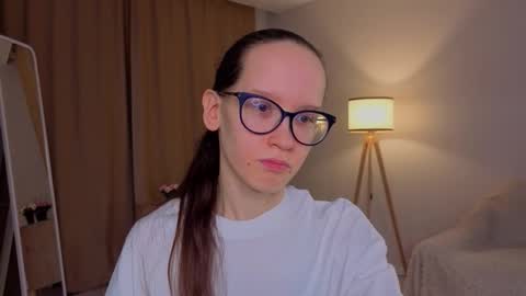 Snapshot of lynettebails chatting on March 12, 4:13 pm Sara online show from March 12, 4:13 pm