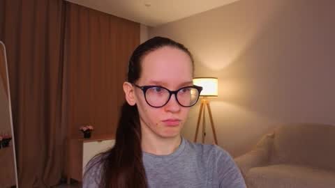 Snapshot of lynettebails chatting on March 17, 4:10 pm Sara online show from March 17, 4:10 pm