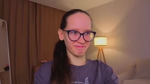 Snapshot of lynettebails chatting on March 21, 4:21 pm Sara online show from March 21, 4:21 pm