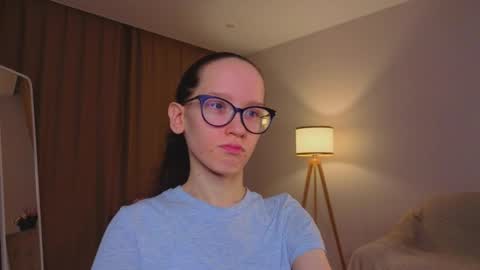 Snapshot of lynettebails chatting on March 26, 4:23 pm Sara online show from March 26, 4:23 pm