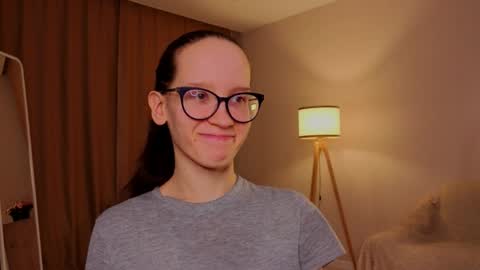 Snapshot of lynettebails chatting on March 28, 4:17 pm Sara online show from March 28, 4:17 pm