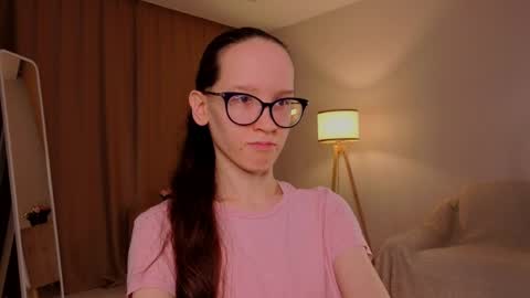 Snapshot of lynettebails chatting on March 29, 4:07 pm Sara online show from March 29, 4:07 pm