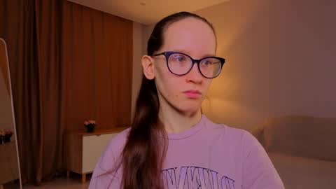 Snapshot of lynettebails chatting on March 31, 4:18 pm Sara online show from March 31, 4:18 pm