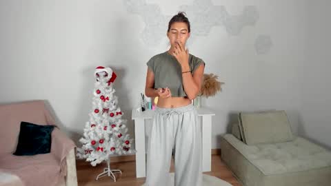 Snapshot of lynn_jackson chatting on December 20, 6:09 am LYNN online show from December 20, 6:09 am