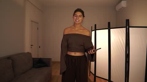 Snapshot of lynn_jackson chatting on January 7, 6:49 am LYNN online show from January 7, 6:49 am