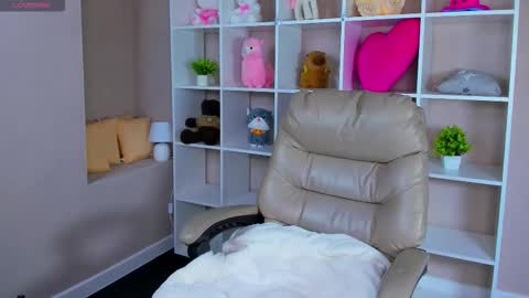 Snapshot of lynn_martin chatting on September 25, 1:20 am Lynn online show from September 25, 1:20 am