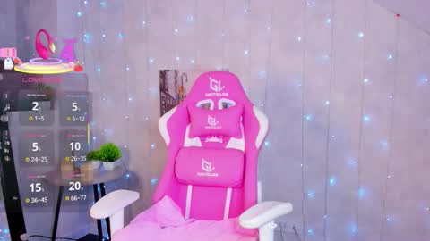 Snapshot of lynn_martin chatting on October 23, 1:05 am Lynn online show from October 23, 1:05 am