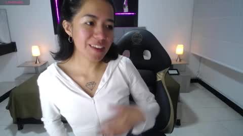 Snapshot of lynn_turner_ chatting on March 7, 1:19 pm lynn_turner_ online show from March 7, 1:19 pm