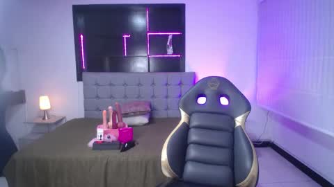 Snapshot of lynn_turner_ chatting on March 19, 12:53 pm lynn_turner_ online show from March 19, 12:53 pm