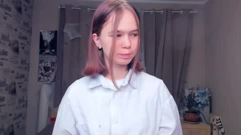 Cozy Lynns room online show from November 20, 5:29 am