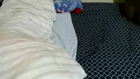 lyenne online show from December 17, 12:05 am