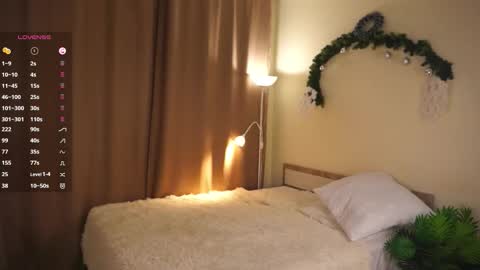 Lola online show from December 22, 5:43 pm