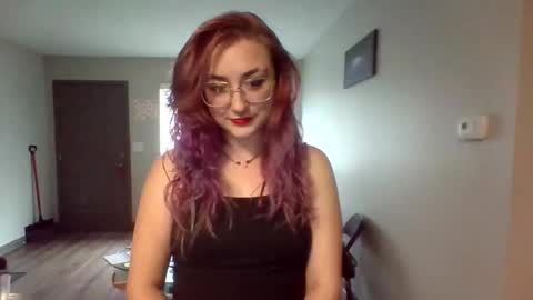 Snapshot of lynnkitten69000 chatting on April 4, 6:05 pm Lynn online show from April 4, 6:05 pm