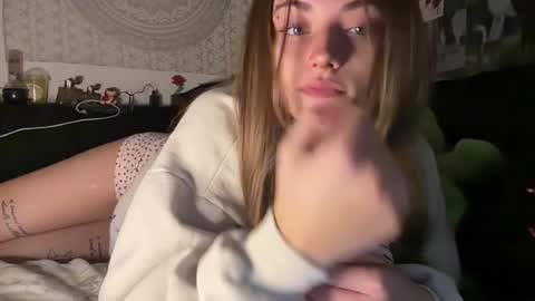 lynnxadams online show from July 23, 4:10 am