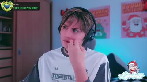 Snapshot of lyodass chatting on December 12, 8:43 pm Lyodass online show from December 12, 8:43 pm