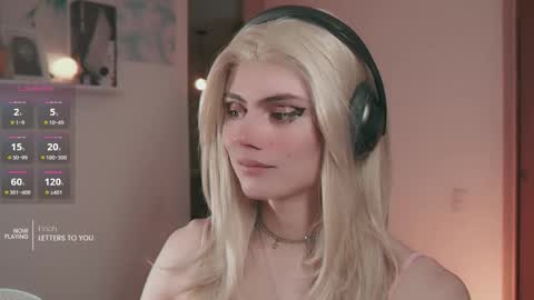 Snapshot of lyodass chatting on September 24, 12:25 am Lyodass online show from September 24, 12:25 am