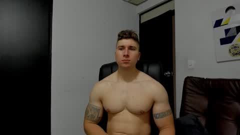 Snapshot of lyonel15 chatting on October 28, 5:26 pm Lyonel online show from October 28, 5:26 pm