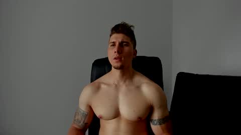 Snapshot of lyonel15 chatting on November 22, 5:34 pm Lyonel online show from November 22, 5:34 pm