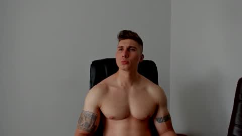 Snapshot of lyonel15 chatting on December 4, 7:33 pm Lyonel online show from December 4, 7:33 pm