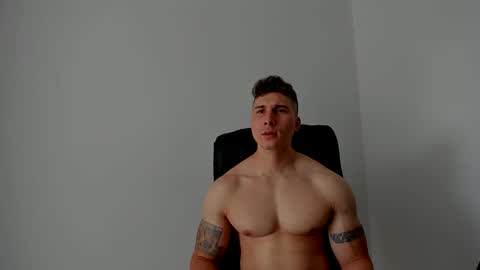 Snapshot of lyonel15 chatting on December 5, 5:53 pm Lyonel online show from December 5, 5:53 pm