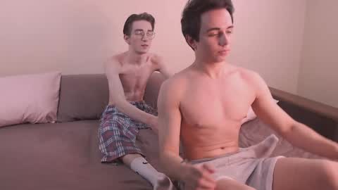 Snapshot of lyonfilm chatting on December 14, 7:25 pm KennyEliot online show from December 14, 7:25 pm