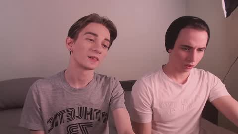 Snapshot of lyonfilm chatting on December 18, 6:25 pm KennyEliot online show from December 18, 6:25 pm