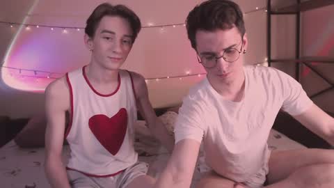 Snapshot of lyonfilm chatting on January 4, 5:37 pm KennyEliot online show from January 4, 5:37 pm