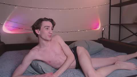 Snapshot of lyonfilm chatting on October 30, 8:20 pm KennyEliot online show from October 30, 8:20 pm