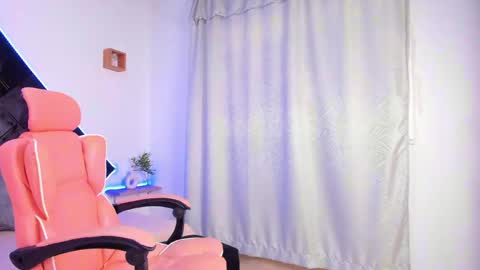 Snapshot of lyra_dream chatting on April 1, 8:17 pm Lyra online show from April 1, 8:17 pm