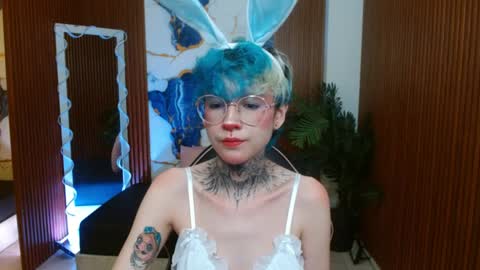 lyra_tay online show from April 5, 11:29 am