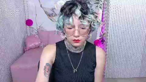 lyra_tay online show from July 12, 1:35 pm
