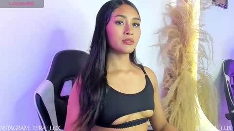 Snapshot of lyralux10 chatting on November 18, 12:27 am lyralux10 online show from November 18, 12:27 am