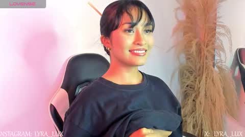 Snapshot of lyralux10 chatting on November 18, 11:15 pm lyralux10 online show from November 18, 11:15 pm