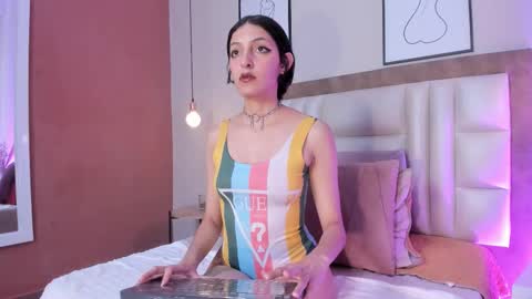 Lyravendrell online show from January 12, 12:43 pm