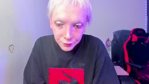 Snapshot of lyyrica chatting on August 6, 2:02 am Luns online show from August 6, 2:02 am