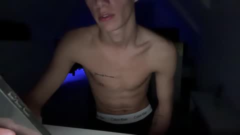 Snapshot of lz_britboy chatting on February 4, 10:24 pm  NEW   Leo  lz britboy online show from February 4, 10:24 pm