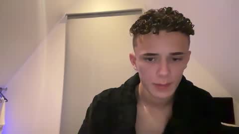 Snapshot of lz_britboy chatting on February 12, 10:26 pm  NEW   Leo  lz britboy online show from February 12, 10:26 pm